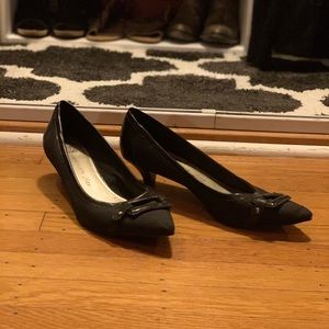 Kitten heels with leather buckle